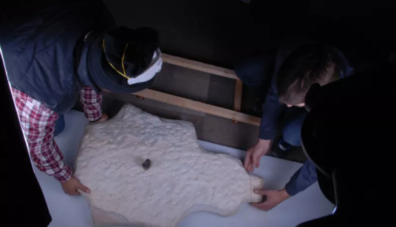 Movimiento e instalacion de colecciones de piedra del Museo de la Alhambra